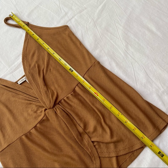 Express One Eleven Gold Ribbed Twist Front Top Size M - Picture 11 of 11